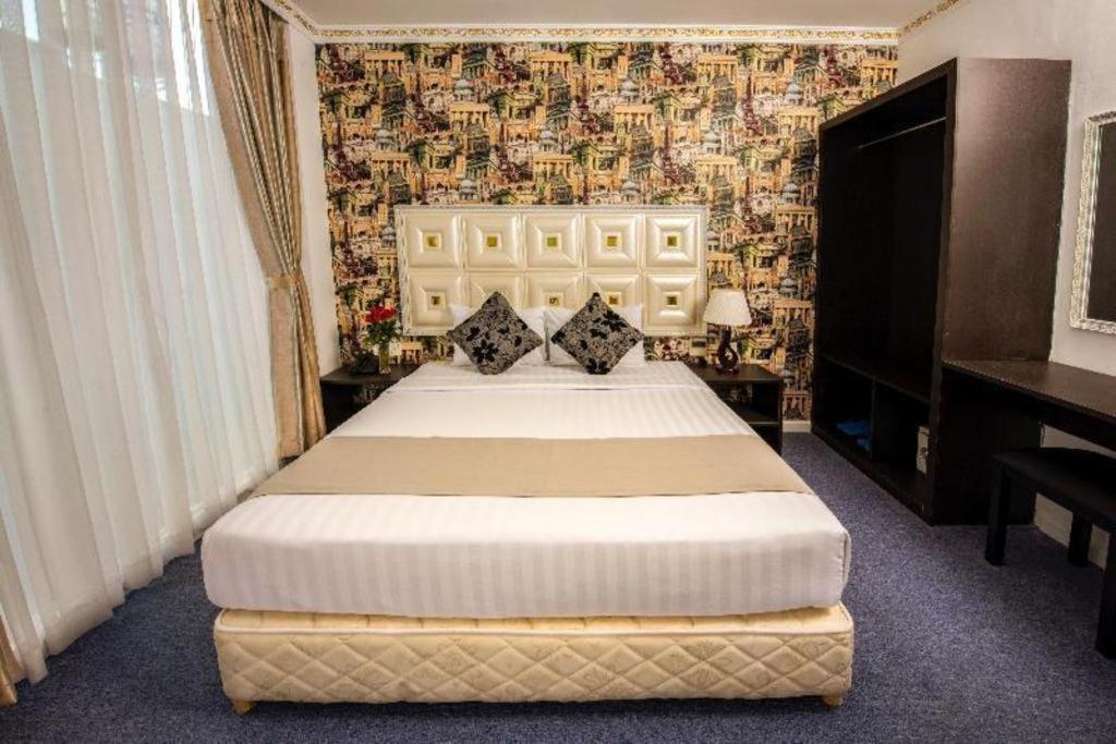 Golden Crown Hotel Saigon Ho Chi Minh City Exterior photo