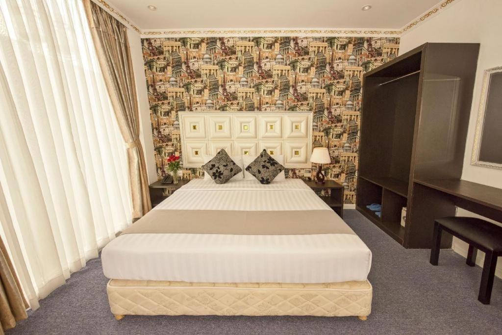 Golden Crown Hotel Saigon Ho Chi Minh City Exterior photo