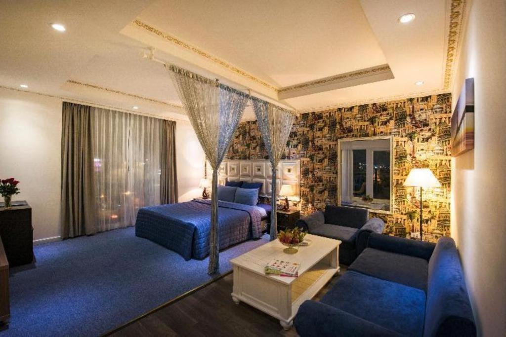 Golden Crown Hotel Saigon Ho Chi Minh City Exterior photo