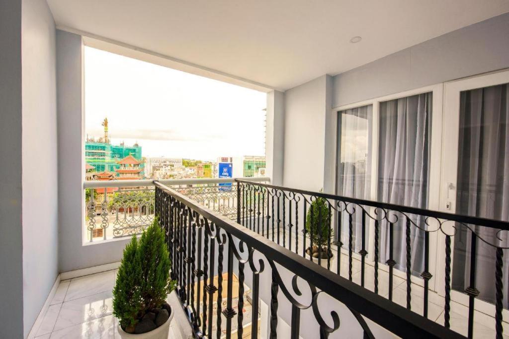 Golden Crown Hotel Saigon Ho Chi Minh City Exterior photo